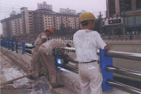 安裝施工中